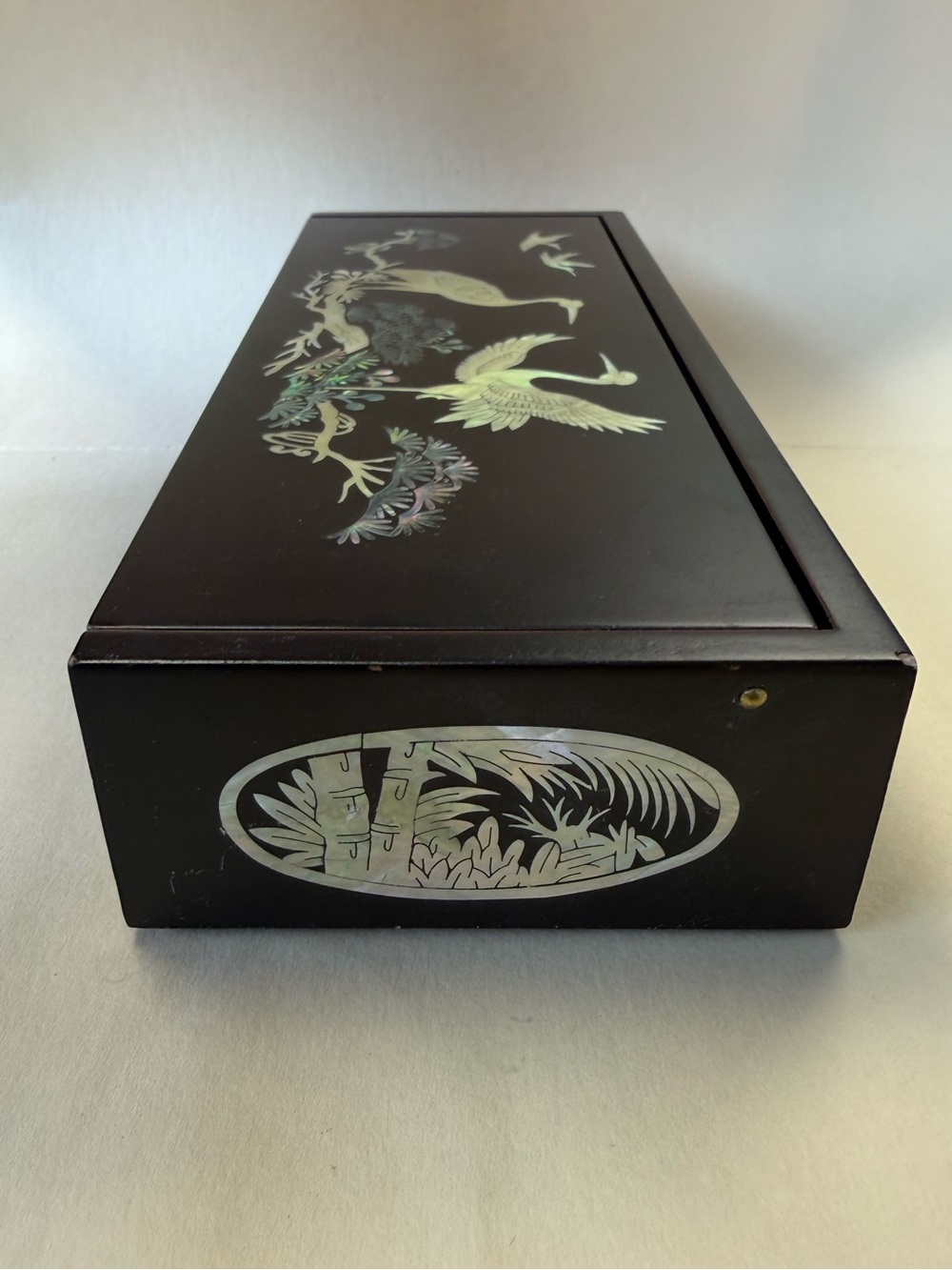 Vintage Korean Lacquerware Trinket Box with Mother-of-Pearl Cranes Inlay. - Picture 4 of 14